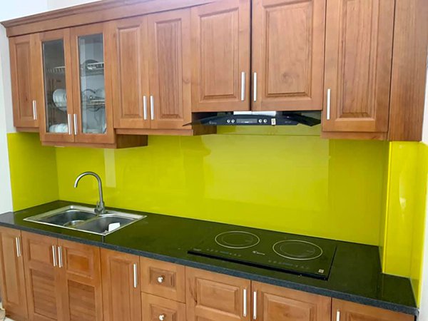 Mẫu kính ốp bếp Đà Nẵng kinh bep 1